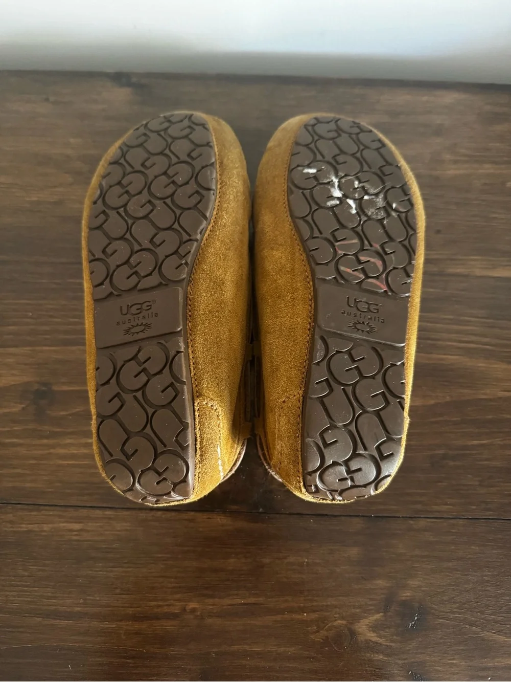 UGG Little Kids size 1 Chestnut Moccasin Slippers with Cream Shearling